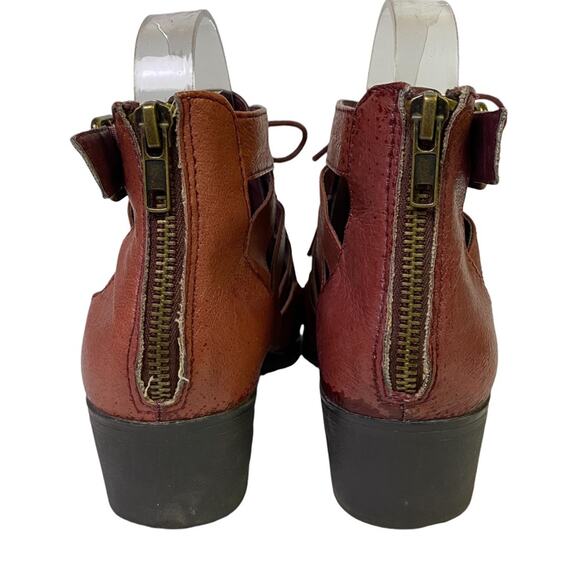 Steve Madden Red Strappy Buckle Leather Bootie Size 7.5 - Picture 5 of 11